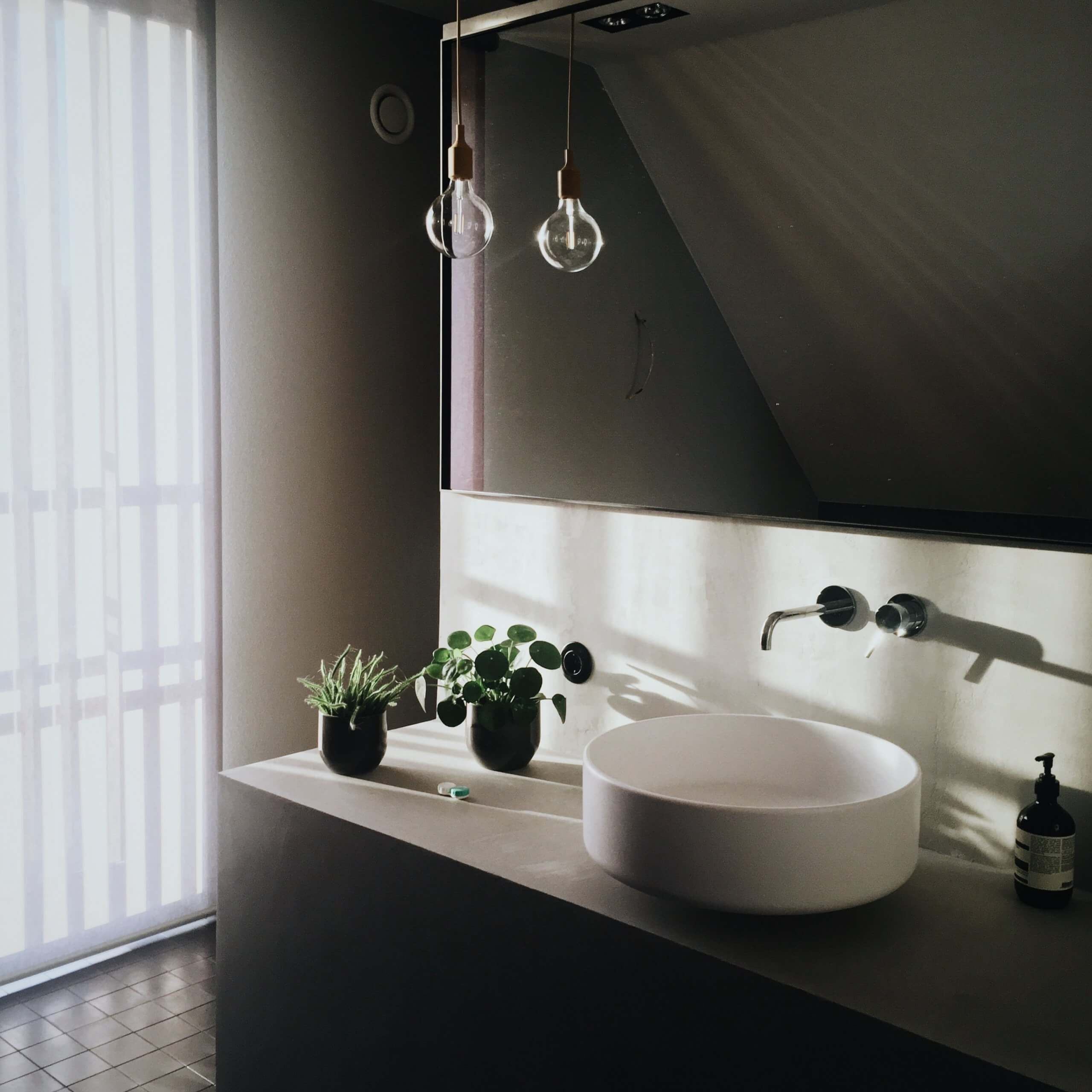 Natural lighting is the best lighting when it comes to bathrooms.
