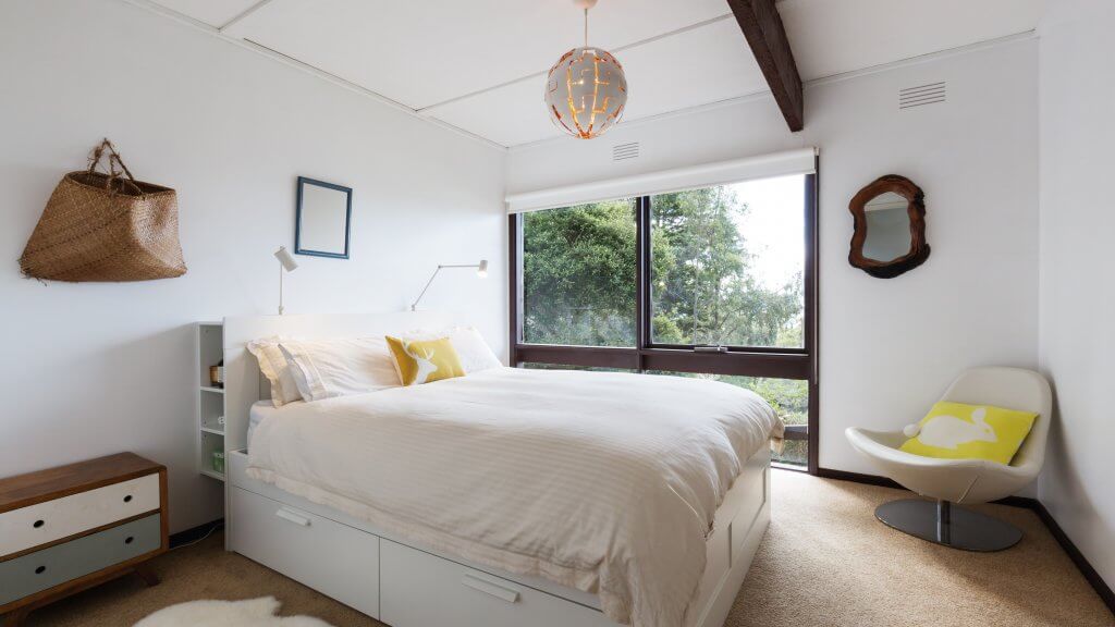 modern and minimalistic bedroom 