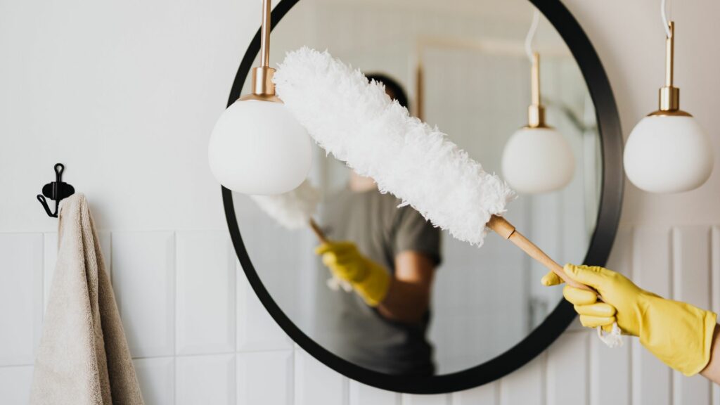 airbnb cleaner dusting bathroom lights